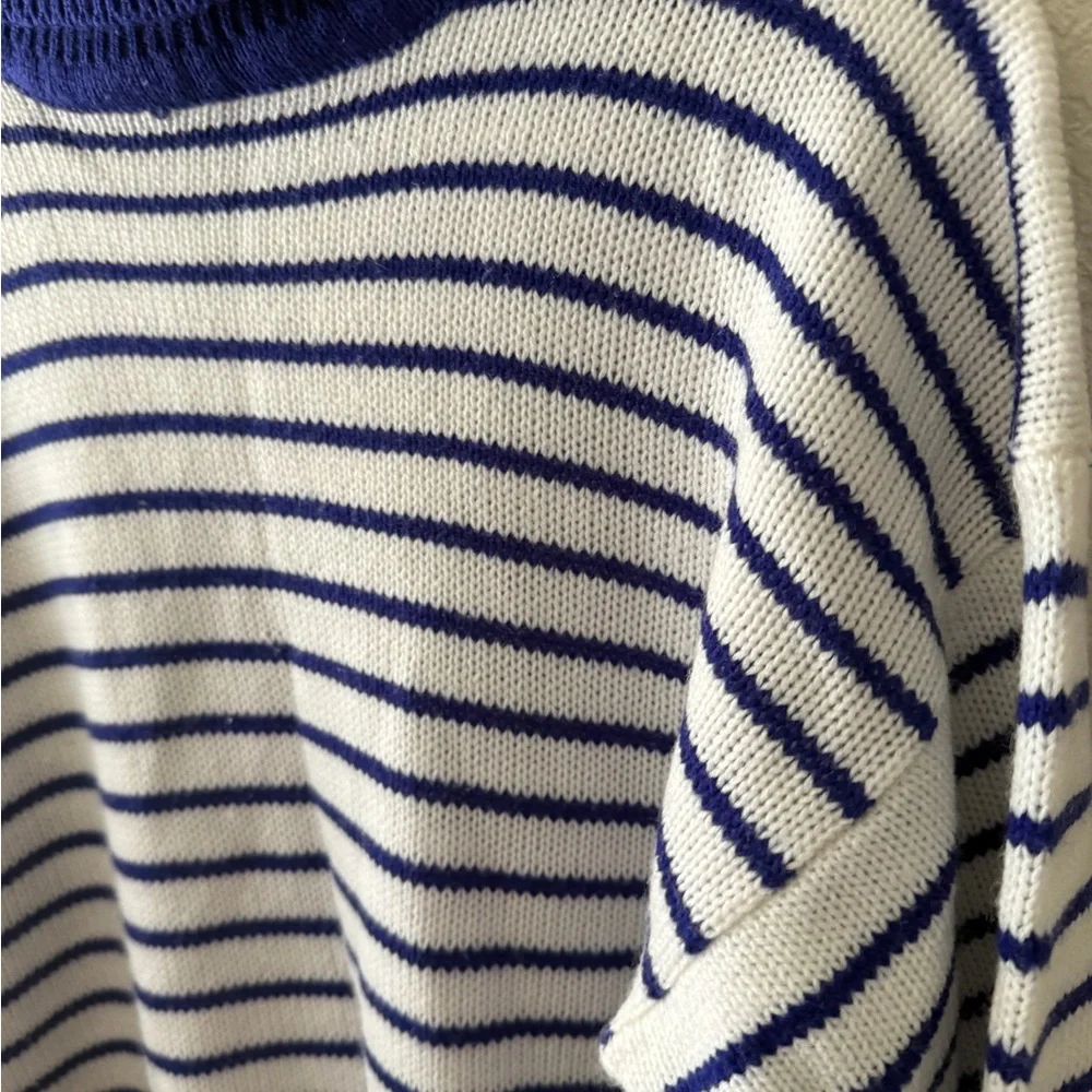 A’Milano Navy and White Striped Turtleneck‎ Sweater size Large pockets